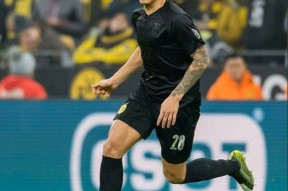 lck在线直播 -包含关键时刻中超传出新动向，多特蒙德更衣室发声，管理层表态：悬念犹存，赛季目标并未改变的词条