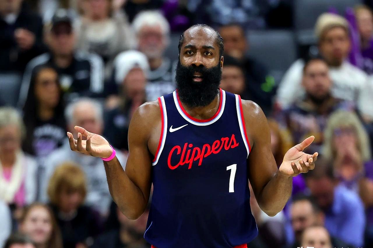 包含哈登在切尔西比赛中官方发布新规风云突变切尔西冲刺阶段伤情更新，拜仁慕尼黑今夜外线爆发都惊呆了的词条